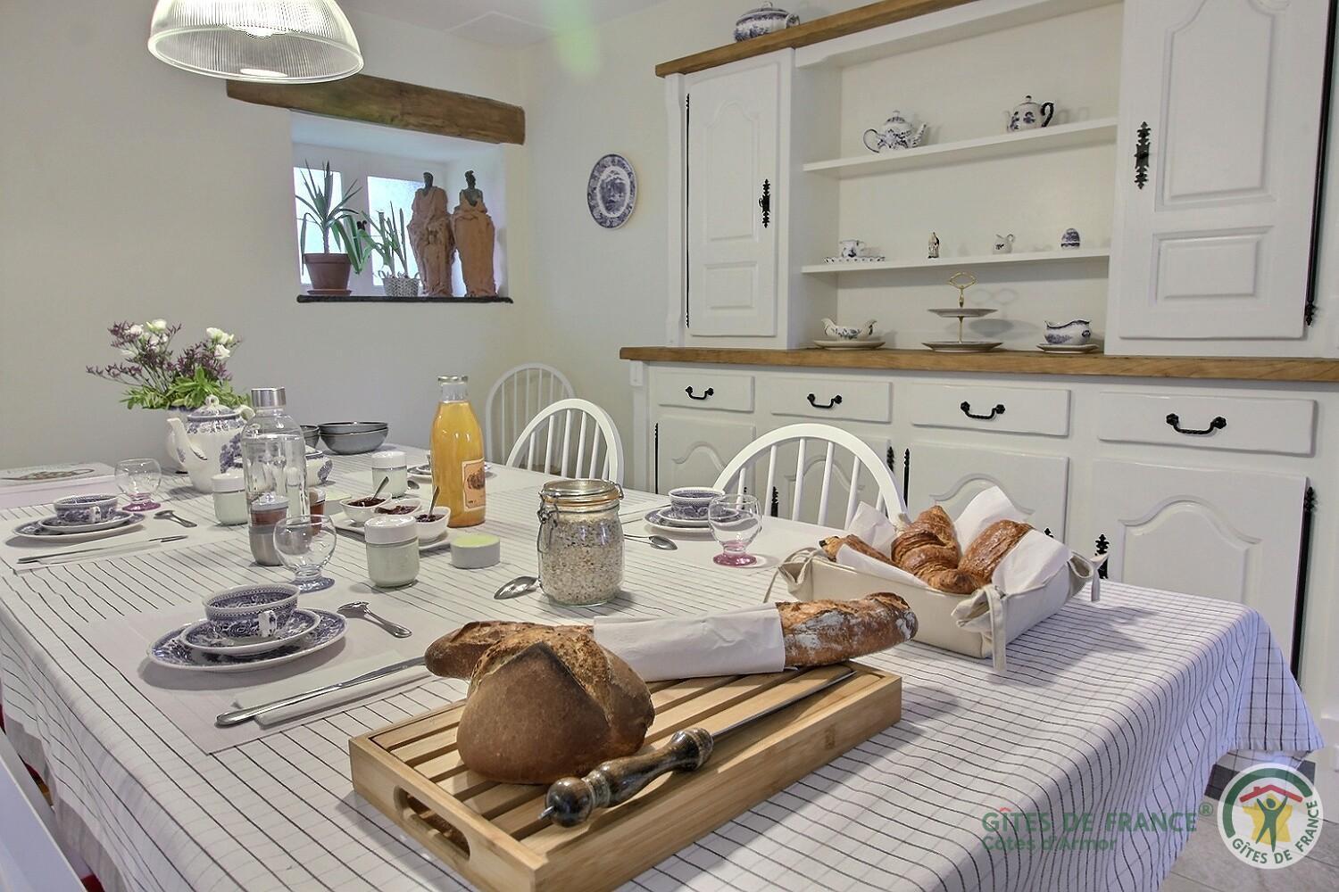 Le Parfum Des Fleurs Bed & Breakfast Plussulien Eksteriør bilde