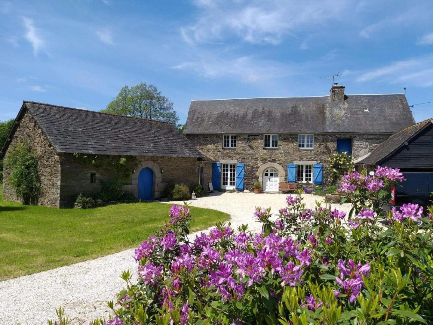 Le Parfum Des Fleurs Bed & Breakfast Plussulien Eksteriør bilde